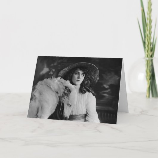 Olive Thomas met een lachende hond. Kaart (Voorkant)