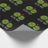 Olive You Funny Love Pun Dark BG Cadeaupapier (Hoek)