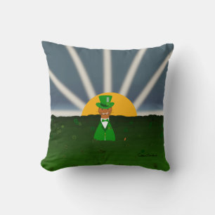 Oliver The Otter and Field of Shamrocks Throw Pill Kussen