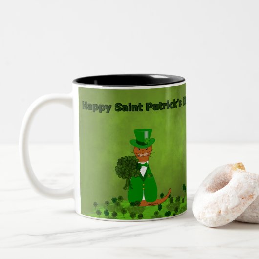 Oliver The Otter Picking Shamrocks - Saint Patrick Tweekleurige Koffiemok (Met donut)