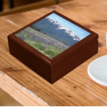 Olympisch Nationaal Park Bergen en Meadows Cadeaudoosje<br><div class="desc">Winkelinkten,  juwelen en andere kleine keepenkoeken in deze houten cadeaudoos met keramische tegel met een schilderachtig foto-afbeelding van het prachtige nationale park van het Olympisch Park berglandschap en natuurbloemweiden. Selecteer de grootte en kleur van het cadeauvakje.</div>