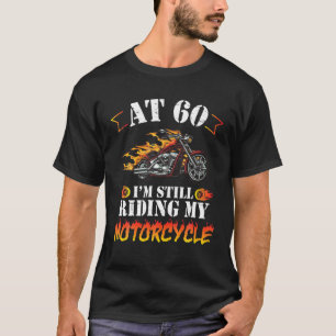 Om 60 jaar rijd ik nog steeds mijn motorfiets. t-shirt