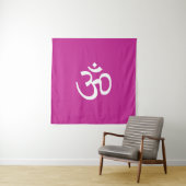 Om Aum omtrek Icon fuchsia wit Hindoeïsme Symbool Wandkleed (In situ)