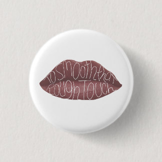 "Om die ruwe aanraking glad te strijken" R+J quote Ronde Button 3,2 Cm