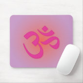 Om, in roze en oranje muismat (Met muis)