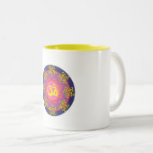 Om Mandala Blue Border Tweekleurige Koffiemok (Voorkant rechts)