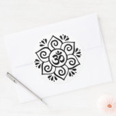 Om symbool in lotusbloemblaadje mandala ronde sticker (Envelop)