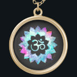 *~* OM Symbool Lotus Waterverf. Mandala Goud Vergulden Ketting<br><div class="desc">* Energetisch verbeterd - Een OM-symbool Lotus Waterverf Mandala op een zwarte achtergrond.*GOLD Plated. Zwarte achtergrond. Het kan Zen, Esoteric, New age, Metaphysical zijn en Spiritueel helpen met meditatie en mindfulness. Hier voor jullie is een opvallend mooi new age met een metafysisch gespierd, oogstend design dat meditatie en kalme denkbeelden...</div>