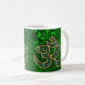 Om Symbool met "Emerald" Stones Cup Koffiemok (Voorkant rechts)