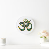 Om Symbool met "Smaragdgroene" Stenen Ronde Klok (Huis)