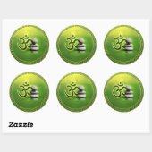 OM symbool met zen stenen op zacht groen Ronde Sticker (Vel)