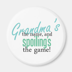 Oma's de Naam, en Spoiling's G Magneet