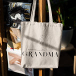 Oma | Chique Boho Lettering & Bloemen Tote Bag<br><div class="desc">De trendy canvas tas is voorzien van een typografie met de tekst "My Greatest Blessings Call Me Grandma", met een schattig bloemige lijn art arrangement. Elke vrouw heeft een goede drager nodig om al haar benodigdheden te tassen. Of het nu gaat om een Moederdag cadeau, een verjaardagscadeau of zelfs maar...</div>