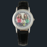Oma Custom Dank u Bericht en Foto Horloge<br><div class="desc">Creëer je eigen fotohorloge voor je oma of nana, met je eigen foto en aangepaste bericht. De sjabloon staat klaar voor u om uw eigen foto toe te voegen en u kunt de formulering aanpassen als u dat wenst. De huidige formulering luidt: "Oma, bedankt dat u altijd tijd voor ons...</div>