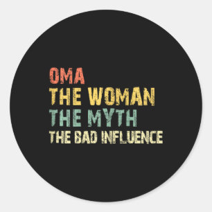 Oma de vrouw De mythe De invloed van de grappige V Ronde Sticker