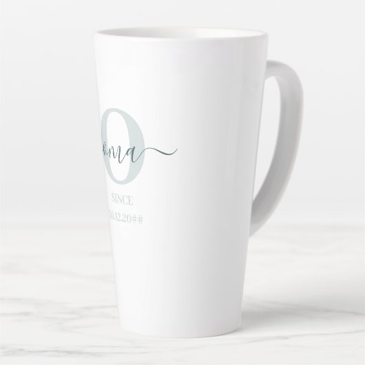 Oma Elegant Script Monogram Green White Latte Mok (Rechterhoek)