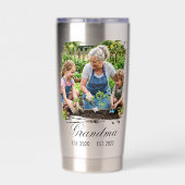Oma Est Jaar Aangepaste Foto Geïsoleerde Drinkbeker (Achterkant)