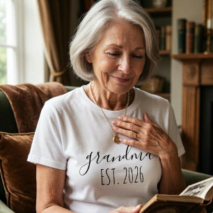 Oma Est Jaar Minimalistische Elegante Script Ontwe T-shirt