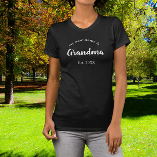 Oma Est Jaar Wit Nieuwe Baby Aankondiging T-shirt