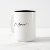 Oma Est Modern Zwarte Script Aangepaste Datum Tweekleurige Koffiemok (Voorkant links)