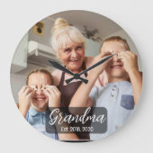 Oma Est. Wit schrift foto Grote Klok (Voorkant)