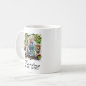 Oma Est zwarte elegante script aangepaste foto Koffiemok (Voorkant links)