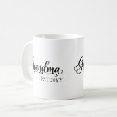 Oma gevestigd met jaar koffiemok (Voorkant links)