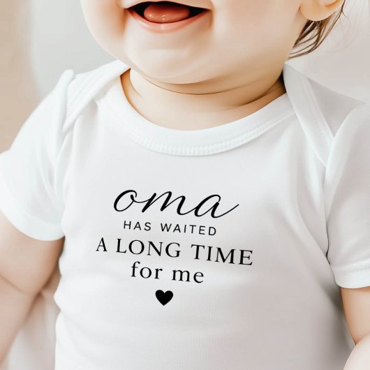 Oma heeft baby bodysuit cadeau afgewacht