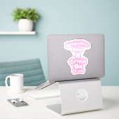 Oma heeft een oogje op je sticker (Laptop op bureau)