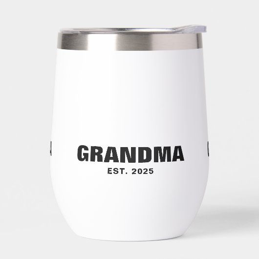Oma heeft nieuwe oma-cadeau opgericht (Links)