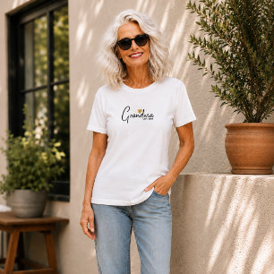 Oma heeft nieuwe oma-cadeau opgericht t-shirt
