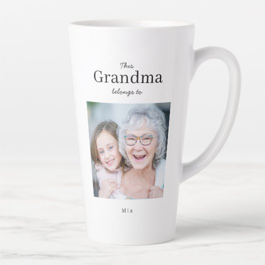 Oma hoort bij, aangepaste foto latte mok (Rechts)