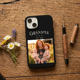 Oma ingestelde aangepaste naam jaar foto zwart iPhone 16 hoesje