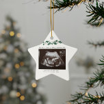 Oma Keepsake Kerstmis Zwangerschap Aankondiging Keramisch Ornament<br><div class="desc">Het is altijd een goed moment om dit spannende nieuws te delen met je naaste en beste. Perfect kerstcadeauidee voor de oma om met ultrasone foto te zijn. Pas deze unieke aankondigingsvertoning aan, voeg uw details toe en laat iedereen over dit speciale nieuws weten. Geweldig geschenk voor nieuwe ouders en...</div>