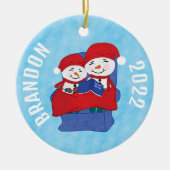 Oma kleinkind geknuffeld sneeuwmannen kerst keramisch ornament (Voorkant)