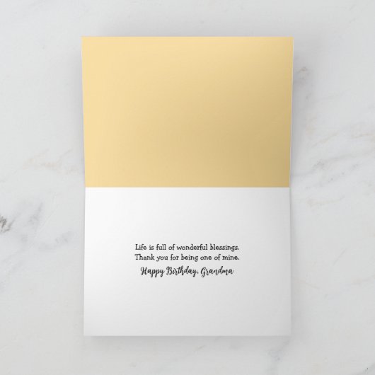 Oma leest verjaardagsbrief van kleinkind kaart (Binnen)