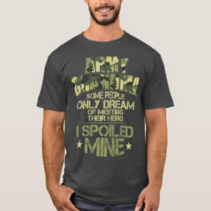 Oma Leger Grandma T voor een gewapende opa T-shirt