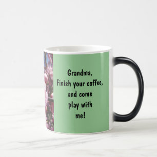 Oma, maak je koffie af, kom met me spelen mokken