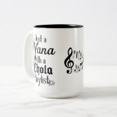 Oma met haar chola afspeellijst mok (Voorkant links)