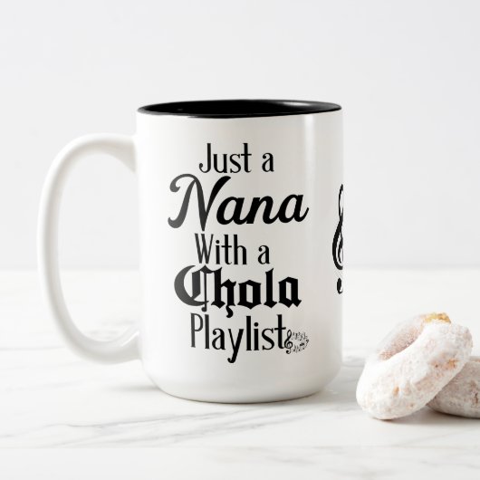 Oma met haar chola afspeellijst mok (Met donut)