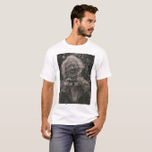 Oma met haar Hawkeye T-shirt (Voorkant volledig)
