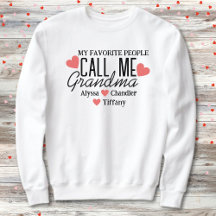 Oma met rode harten en kleinkinderen namen