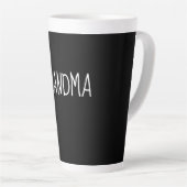 Oma – Minimalistisch Gezinsontwerp Latte Mok (Rechterhoek)