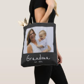 Oma Opgericht Foto witte script Tote Bag (Dichtbij)