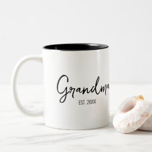 Oma Opgericht Jaar Zwarte Script Typografie Tweekleurige Koffiemok