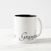 Oma Oprichtingsdatum Est Zwarte Script Tweekleurige Koffiemok (Voorkant rechts)