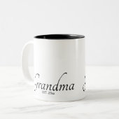 Oma Oprichtingsdatum Est Zwarte Script Tweekleurige Koffiemok (Voorkant links)
