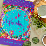 Oma Paarse  Floral Fun gepersonaliseerd Theedoek<br><div class="desc">kleurrijke oma Floral gepersonaliseerde bericht handdoeken. Deze handgeschreven oma chique handdoeken zijn perfect om wat plezier toe te voegen aan uw keuken. Of je nu een doorgewinterde chef-kok bent of een aspirant huiskok, deze handdoeken zijn de perfecte metgezel voor elk culinair avontuur. Ze maken ook prachtige geschenken voor je oma...</div>