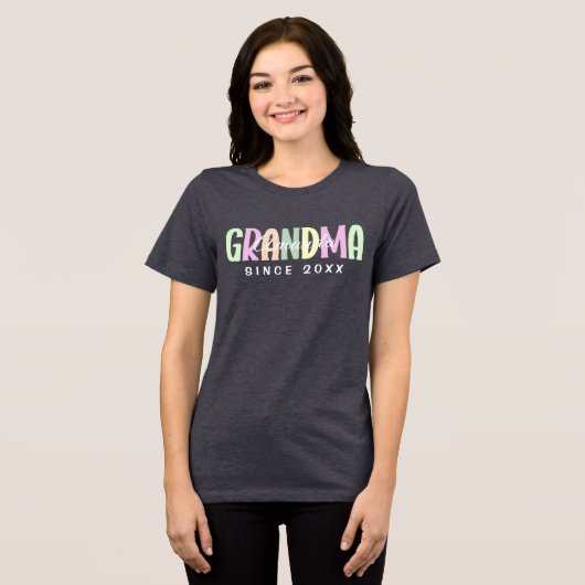 Oma Sinds 20XX Modern Eenvoudig Gepersonaliseerd Tri-Blend Shirt (Voorkant volledig)