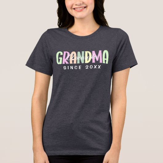 Oma Sinds 20XX Modern Eenvoudig Gepersonaliseerd Tri-Blend Shirt (Voorkant)